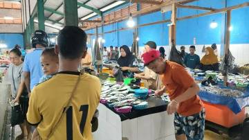 Harga Ikan Stabil di Pasar Tanjung Wagom Fakfak