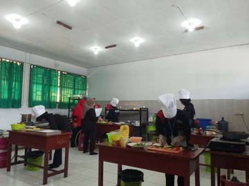 Jurusan Kuliner SMK Yapis Fakfak Ikuti UKK Pertama