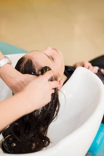 Bahaya Sering Cuci Rambut