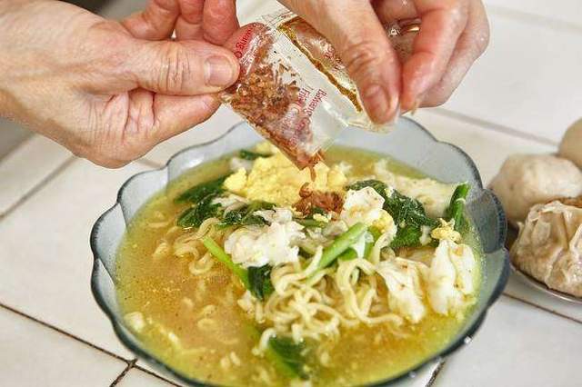 Mie Instan atau Nasi, Mana yang Lebih bergizi?