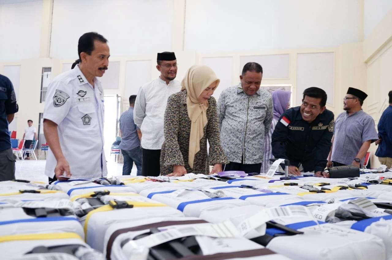 Wagub Idah Syahidah Pantau Pemeriksaan Koper Jemaah Haji  