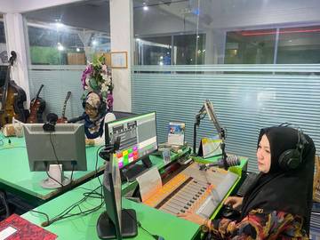 Menggabungkan Dua Cerita, Teknik Kreatif Menulis Buku