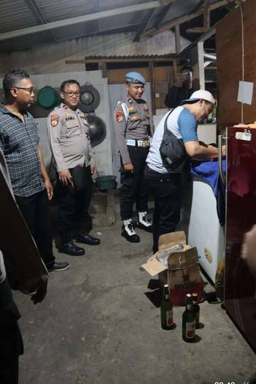 Polres Bone Bolango Amankan Puluhan Botol Miras 