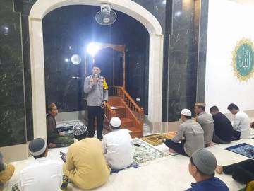 Polres Bone Bolango Gelar Sholat Tarawih Keliling di Desa Huwangobotu