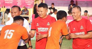 Kapolres Bone Bolango Turut Meriahkan Sepak Bola Wanita