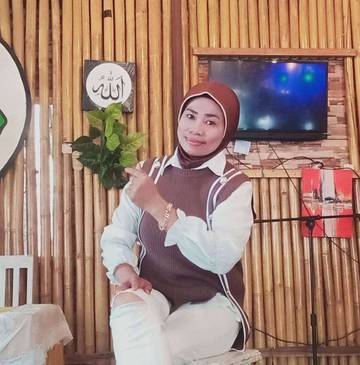 Rosmiyati Bangun Caffe Bamboo dari Nol Sendiri