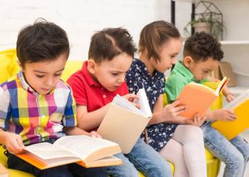 Keuntungan Bagi Anak Membaca Buku dan Film Kartun