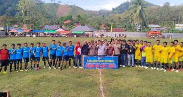 Kapolsek Tibawa Buka Turnamen Sepak Bola Mini 