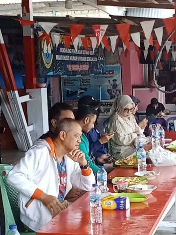 Wisata Hiu Paus Botubarani Ramai Pengunjung Akhir Pekan