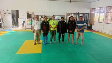 Daniel Ibrahim Melepas Tim Karateka PON Bela Diri 
