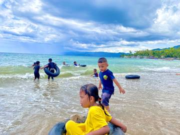 Libur Akhir Tahun, Pantai Botutonuo Jadi Favorit