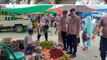 Sat Binmas Polres Gorontalo Pantau Harga Sembako  