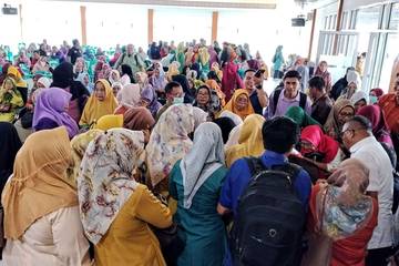 Pemkab Gorontalo Cairkan THR-Gaji ke-13 Guru Tahun 2025