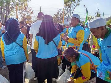 Kemenag–Baznas Salurkan Sembako Disabilitas 