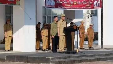 Bupati Nias Barat Pimpin Upacara Penaikan Bendera