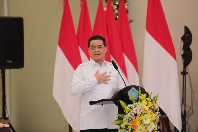 Wamendes Ariza Luncurkan Penyalaan Listrik Desa 24 Jam