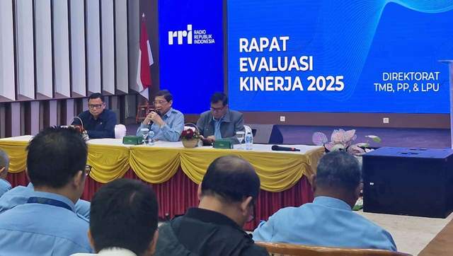 Rapat-Evaluasi-Kinerja, Dewas RRI Berikan Arahan ke 3 Direktorat - RRI ...