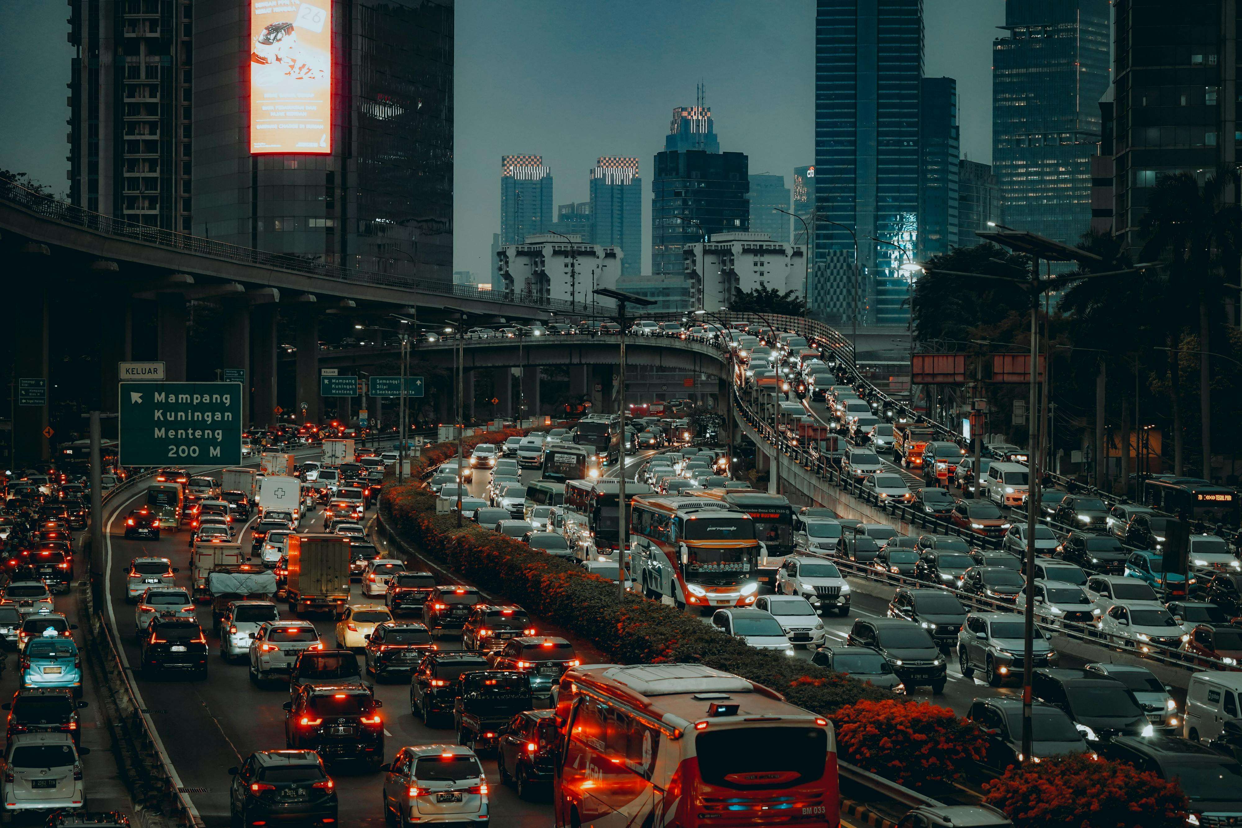 Hujan Lebat Picu Genangan dan Kemacetan di Jabodetabek Pagi