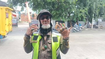 Melihat Kisah Pak Joko, Relawan Pengatur Lalu-lintas di Jakarta