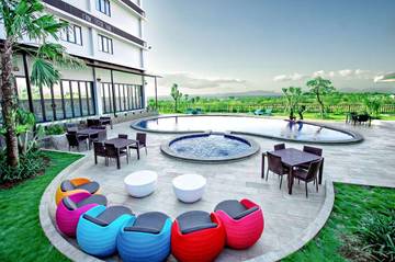 "NeoBlast 2025: Staycation Seru dengan Hiburan Gratis!"