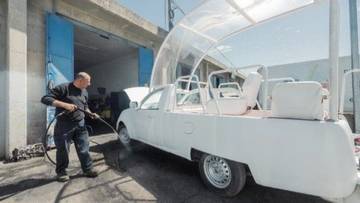 Popemobile Paus Fransiskus Jadi Klinik Anak Gaza