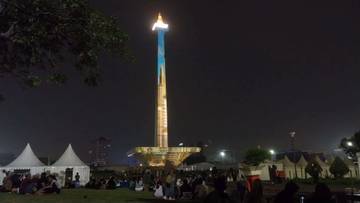Monas Mendadak Jadi Layar Sinema Raksasa