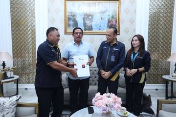 Asabri Serahkan Jaminan Pensiun ke Komjen Nana Sudjana