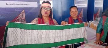 Ulos: Doa yang Ditenun, Identitas yang Dihidupi