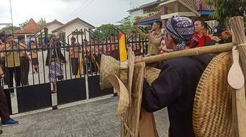 Kearifan Lokal sebagai Fondasi Pembangunan Sosial