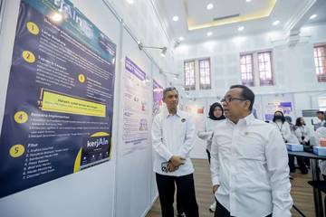 Menko PMK Dorong Pemanfaatan AI untuk Efisiensi Birokrasi
