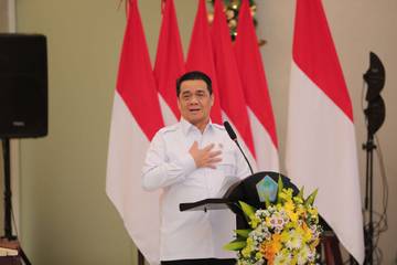 Wamendes Ariza Luncurkan Penyalaan Listrik Desa 24 Jam