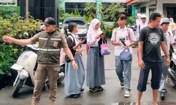  Satpol PP Jakbar Gencarkan Program Sapa Sekolah