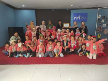 Siswa TK Sekolah Alam Kunjungi RRI Jakarta