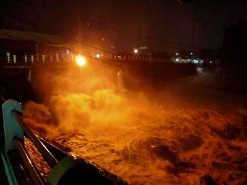 Hujan Deras, Bendung Katulampa Malam Ini Meluap