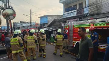 Kebakaran Melanda Pemukiman Padat di Koja