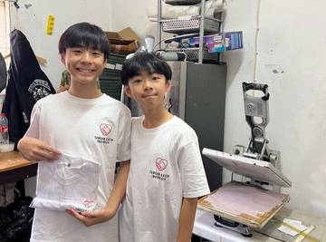 Dua Anak Indonesia Inisiasi Gerakan Bakti Sosial