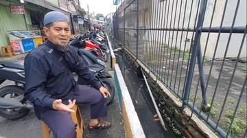 Warga Koja, Memanfaatkan Selokan Jadi Kolam Ikan