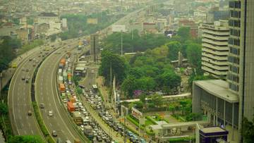 Truk Kecelakaan, Lalu Lintas Jakarta Barat Pagi Ini Padat