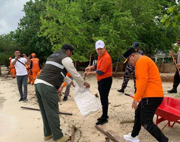 Bupati Pimpin Kerja Bakti Jaga Jakarta Bersih 