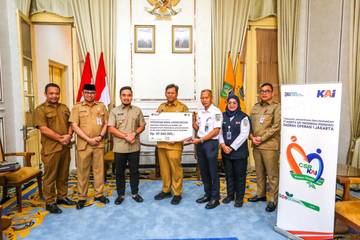 KAI Daop 1 Salurkan Bantuan Pompa Air Cilegon