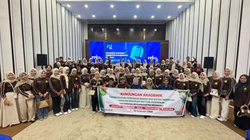 Mahasiswa PBSI UMB Kunjungi RRI Jakarta