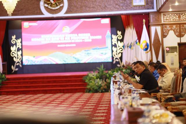 Rocky Menilai Pemda Tidak Serius Melaksanakan Percepatan