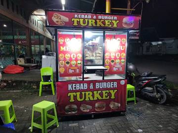 Tekuni Bisnis Sembari Menimba Ilmu