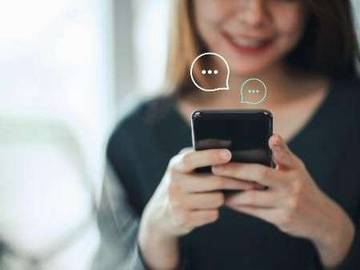 Kenapa Orang Suka Chat WhatsApp Pakai Stiker?