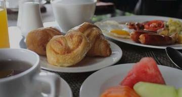 Sarapan di Hotel Bisa Makan 'Sepuasnya'
