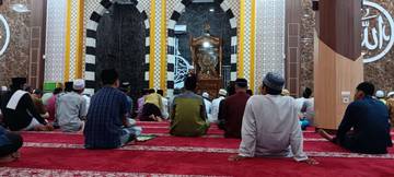  Beri'tikaf di 10 hari terakhir Ramadhan