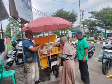 Hidupi Keluarga Dari Rujak Buah