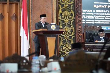 Gubernur;Pengambilan Keputusan 4 Ranperda Tunjukkan Komitmen Pembangunan 