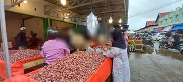 Kepala Pasar AngsoDuo Stok Pangam Aman Jelang Ramadhan