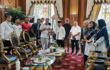 Gubernur Umrohkan Orangtua Peraih Emas PON Aceh_Sumut